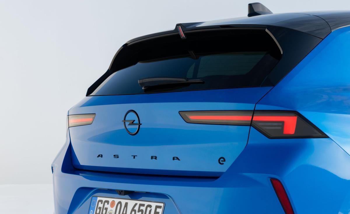 Opel Astra Elektrik Fotoğrafları